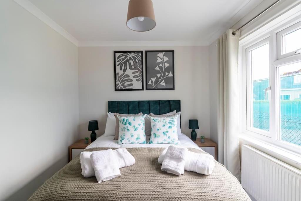 Spacious Sea View 2 Bedroom Sleeps 6-Free Parking Bournemouth Luaran gambar