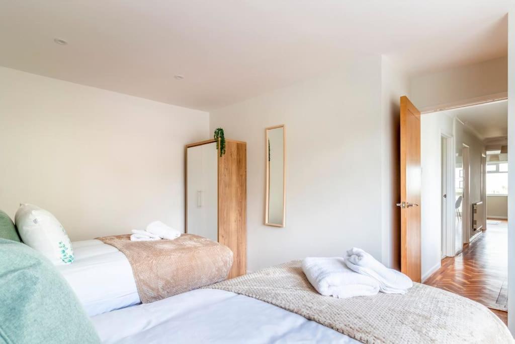 Spacious Sea View 2 Bedroom Sleeps 6-Free Parking Bournemouth Luaran gambar